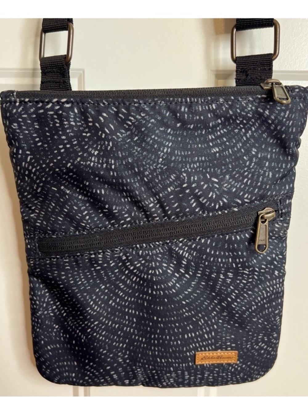 Women’s Eddie Bauer Crossbody Bag, Black - Picture 8 of 10